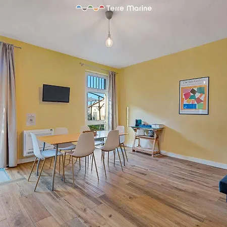 Twilight, Terre Marine Apartment